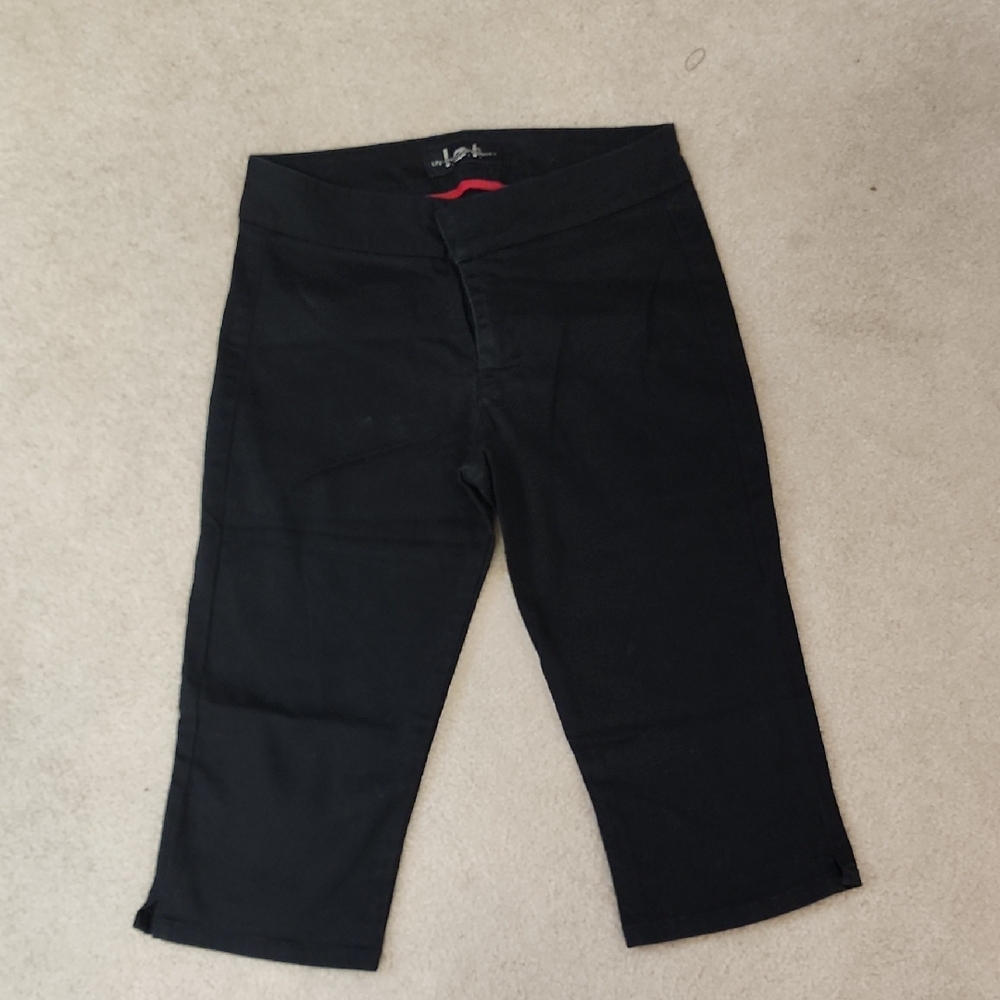 Black Cropped Capri